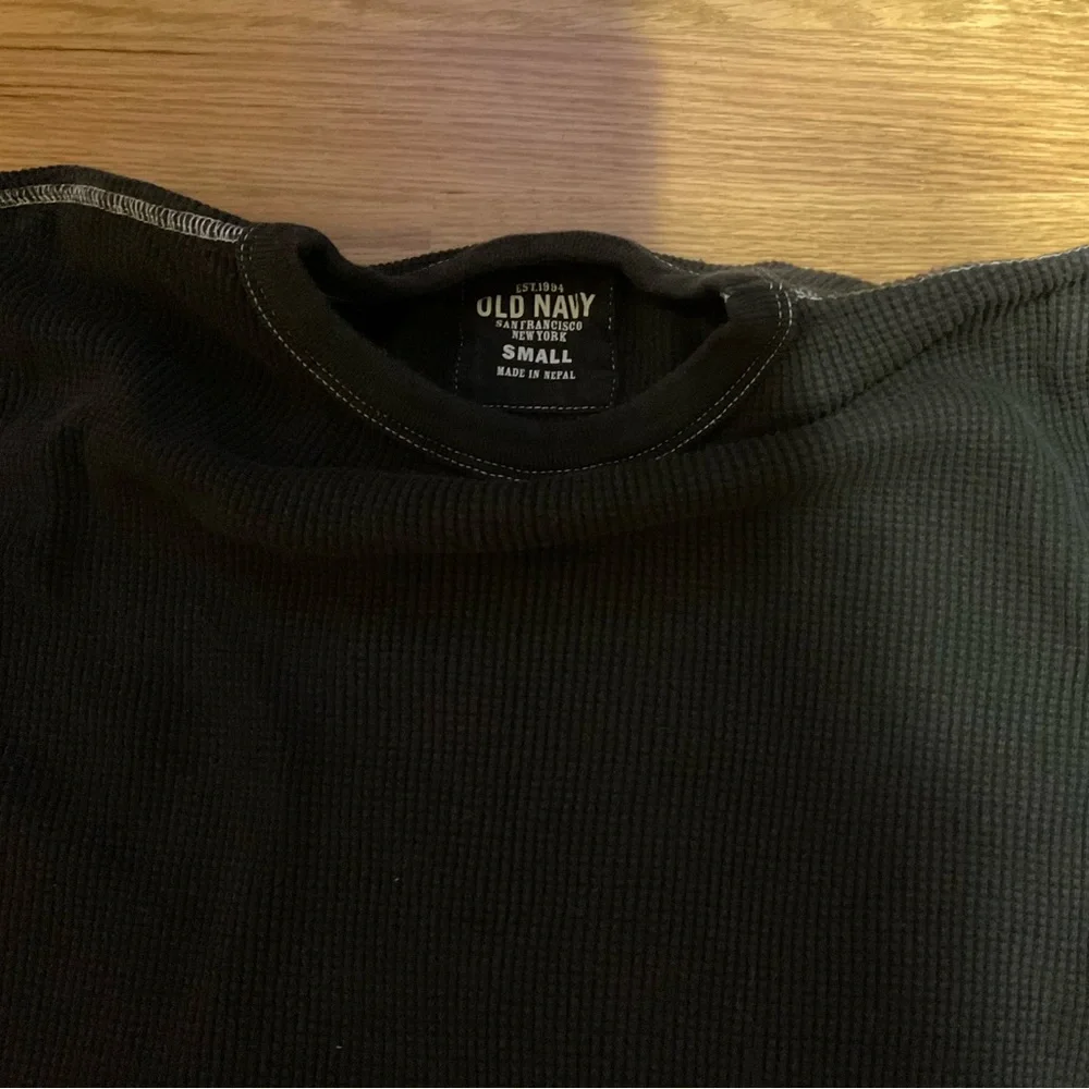 Boy’s (Unisex) Waffle Knit Long Sleeve Old Navy T-Shirt. Black w/White Stitching